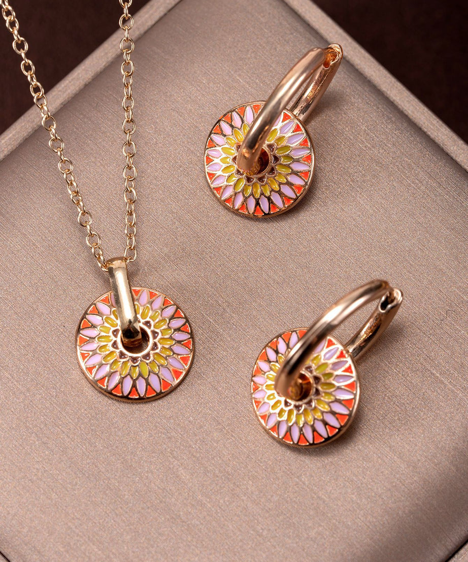 Fashionable Round Set